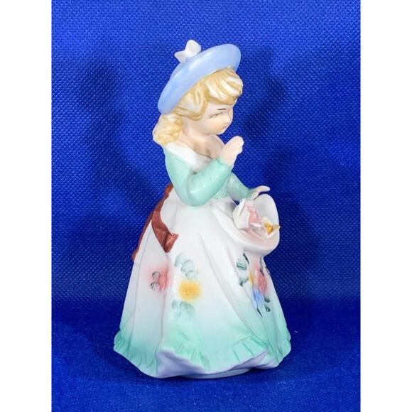 Vintage Porcelain Girl Figurine With Flowers On Apron - Picture 5 of 7